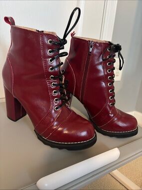 Women's Lace-Up Heeled Ankle Boots - Burgundy